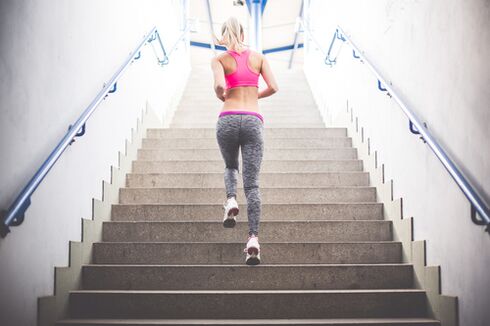 Correre su per le scale è un ottimo modo per sbarazzarsi del peso in eccesso. 