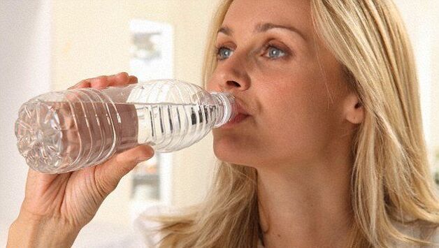 bere acqua con pancreatite